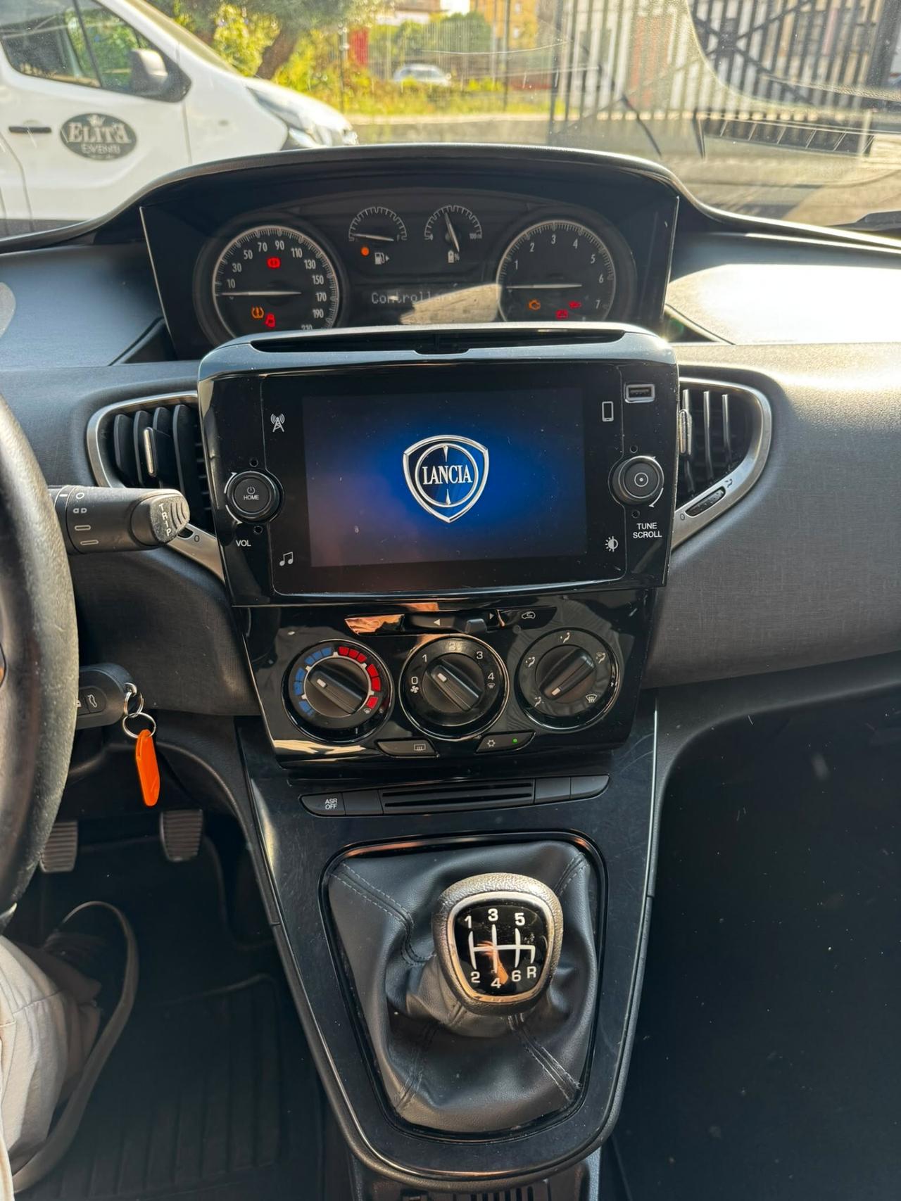 Lancia Ypsilon 1.0 FireFly 5 porte S&S Hybrid Gold