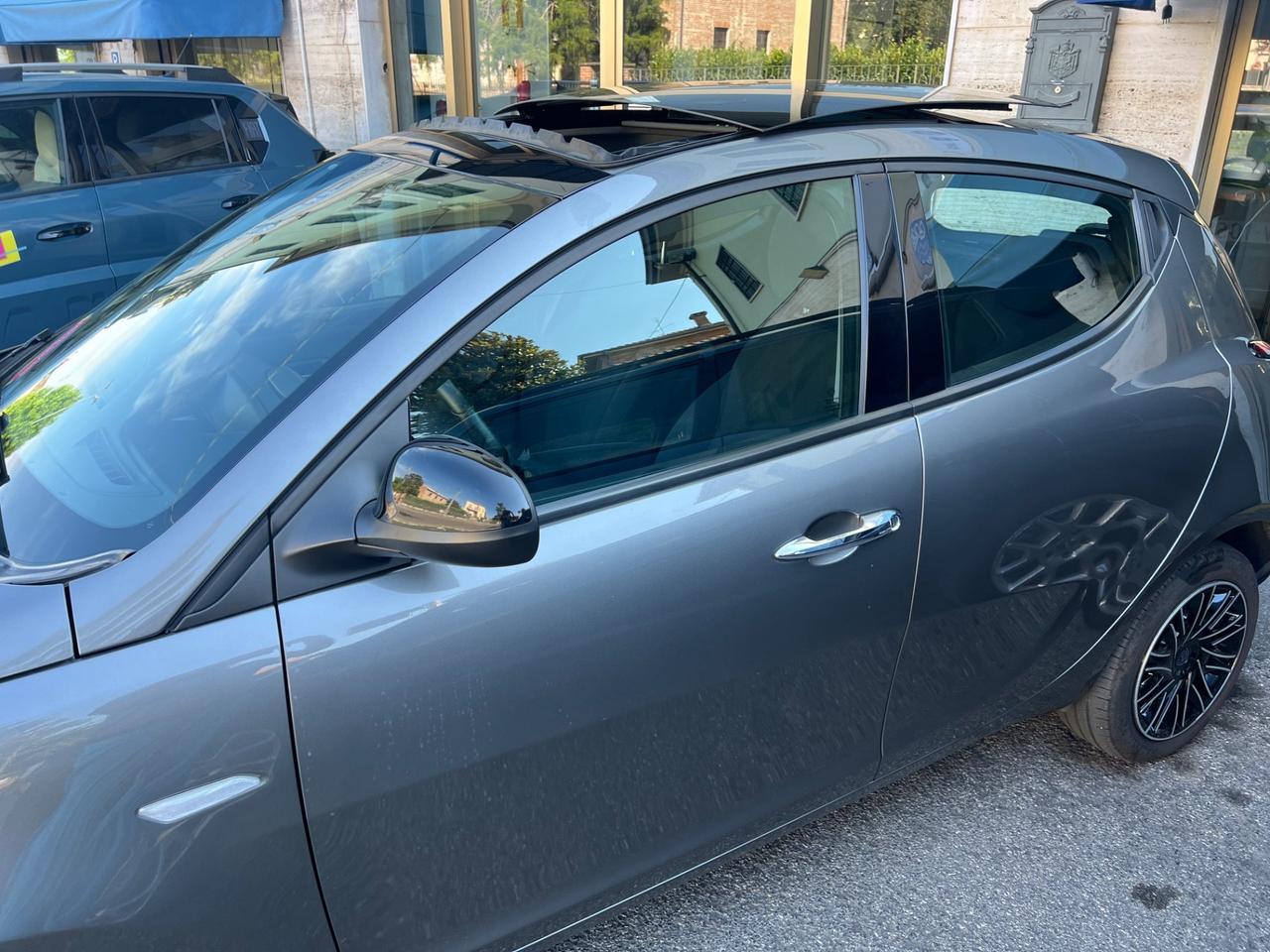 Lancia Ypsilon 1.2 69 CV 5 porte Platinum tetto apribile, navigatore