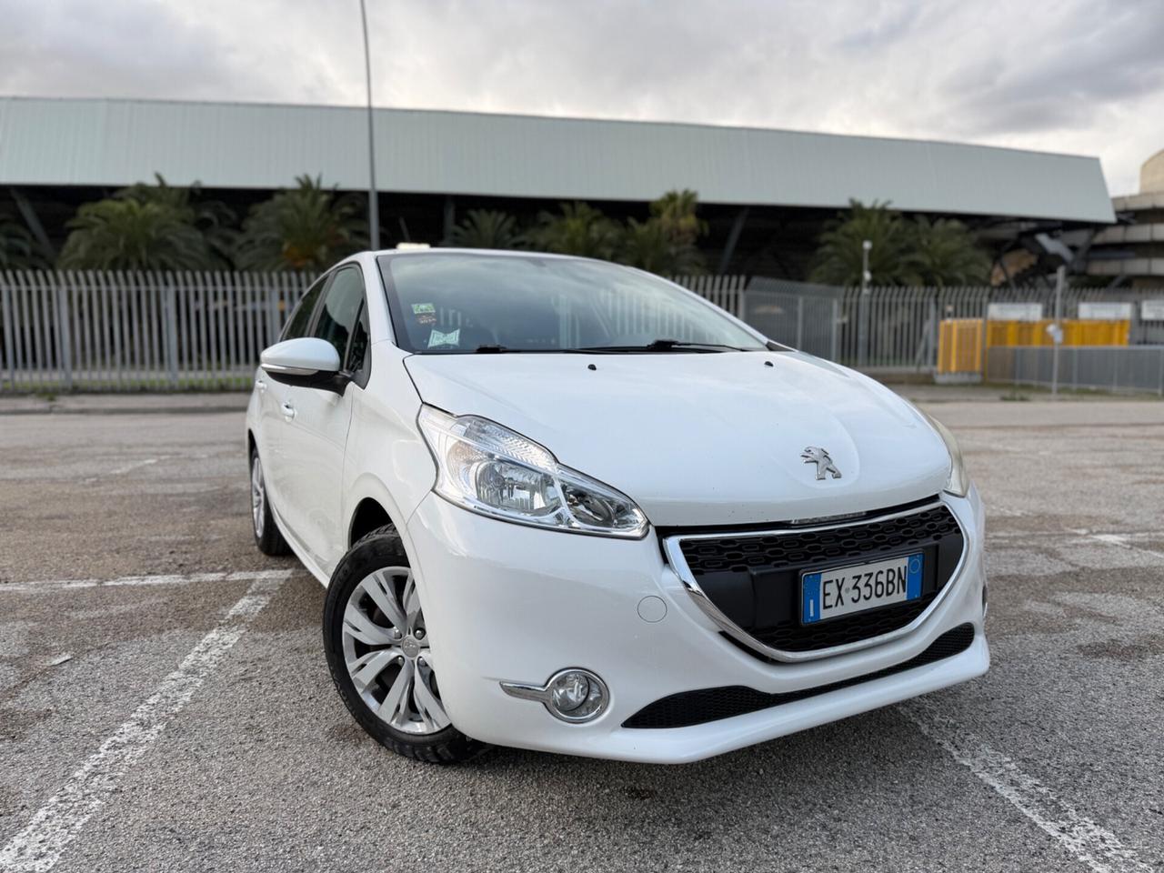 Peugeot 208 1.4 HDi 68 CV 5 porte Allure
