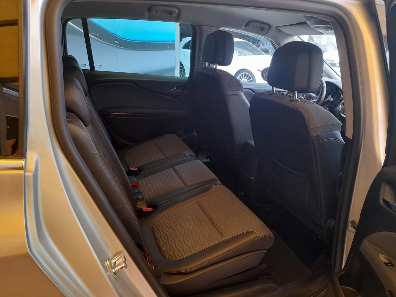 Opel Zafira Tourer 1.6cc metano 12 mesi garanzia-2013