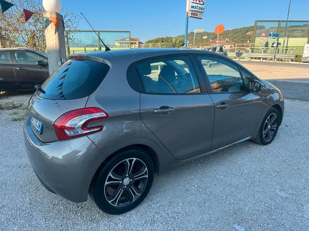 PEUGEOT 208 1.4 8V HDi 68CV 5p. Allure