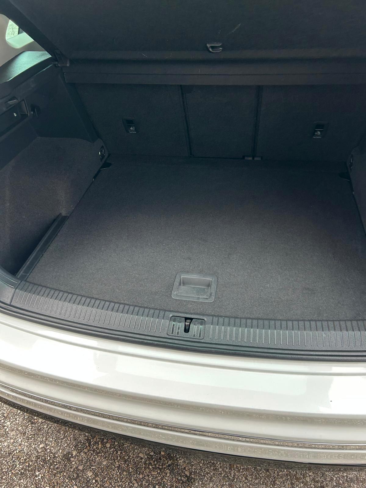 Volkswagen Tiguan 2.0 TDI SCR DSG R-LINE