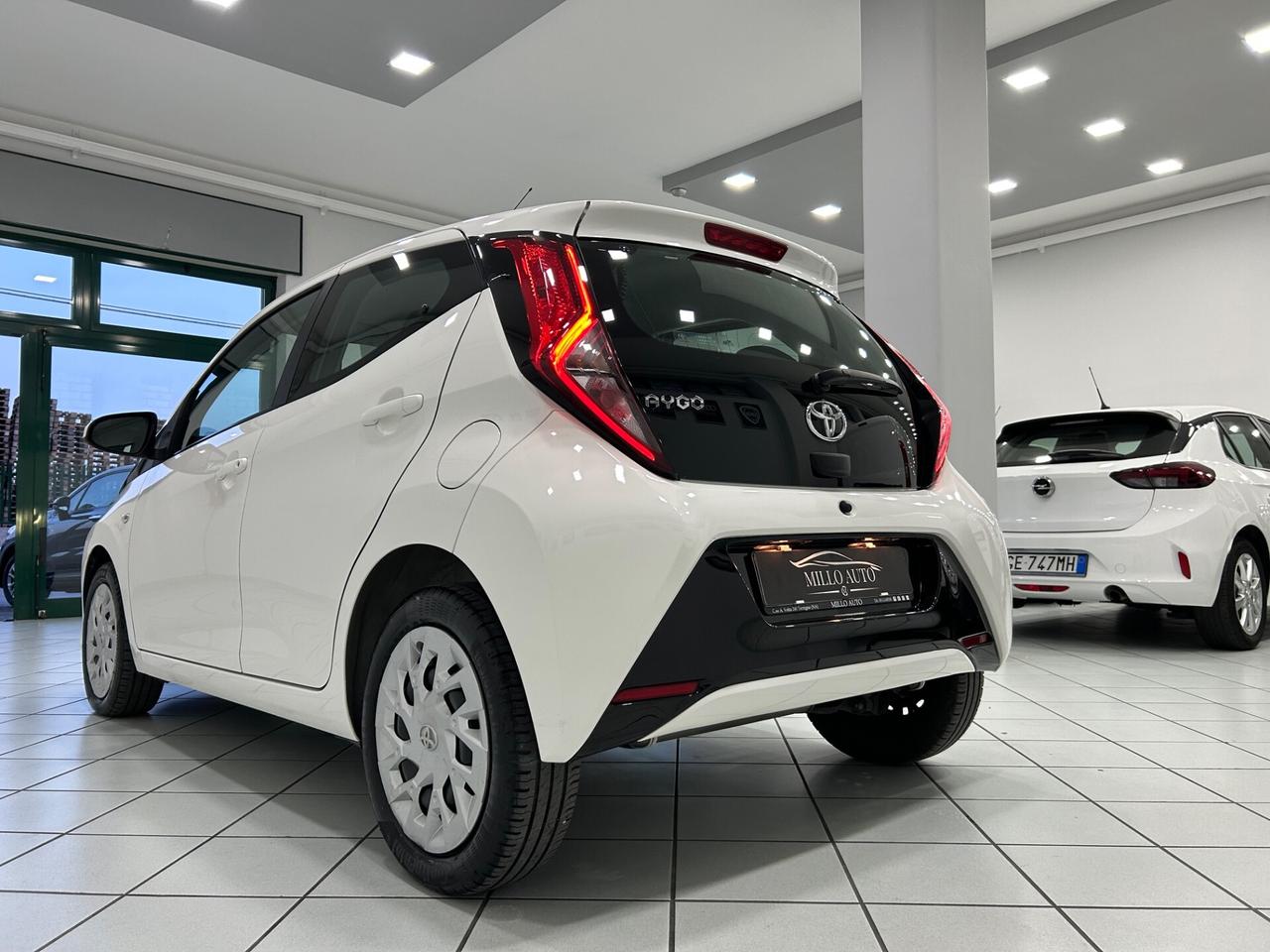 Toyota Aygo 1.0 VVT-i 72 CV 5 porte x-cool