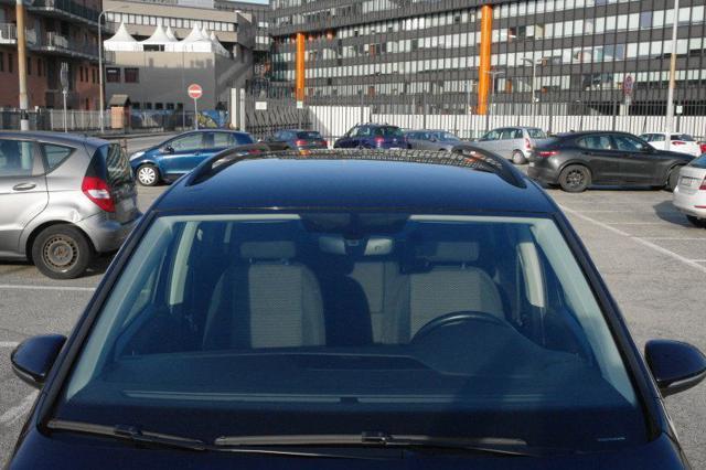 VOLKSWAGEN Touran 2.0 TDI 115 CV DSG Business BlueMotion Technology
