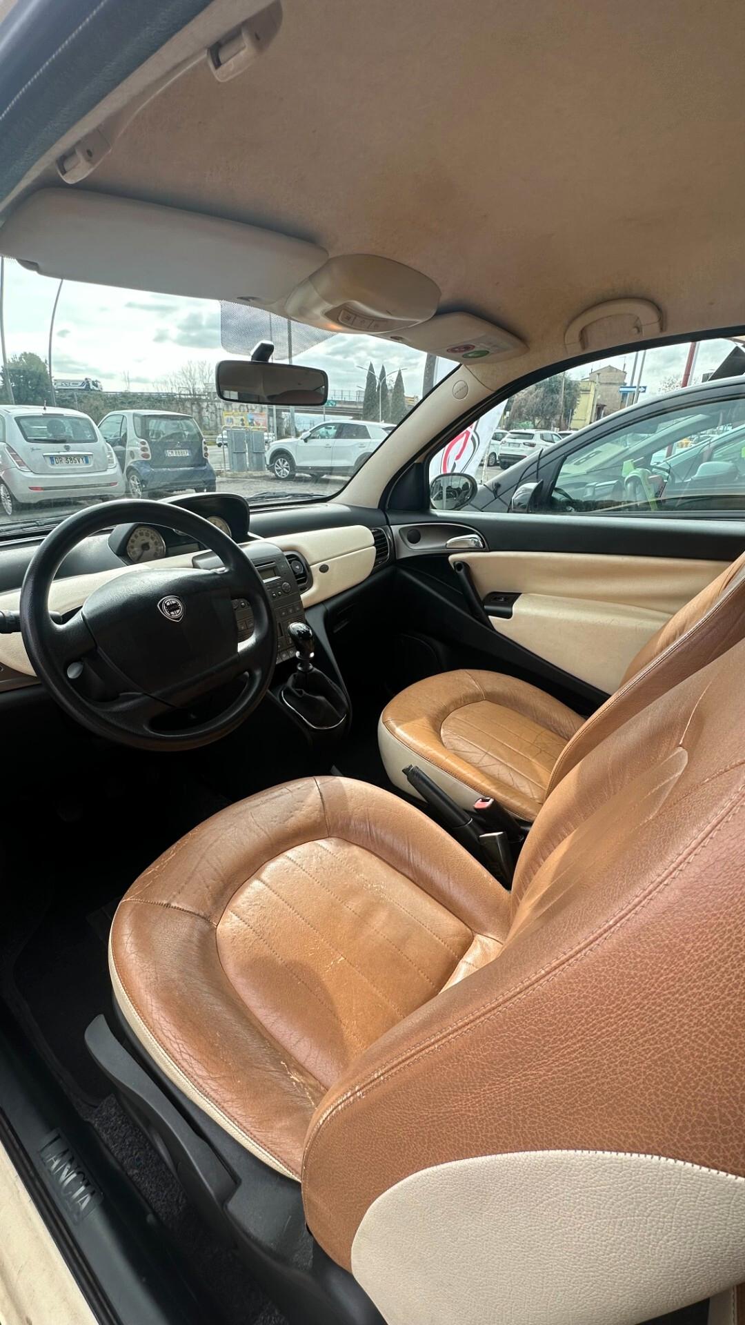 Lancia Ypsilon 1.2 16V Platino