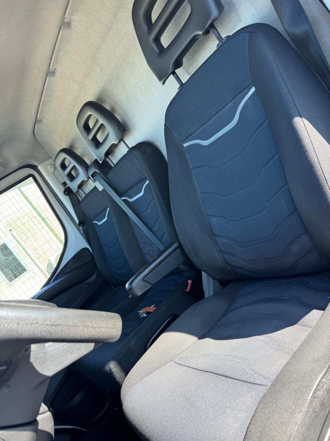 Iveco Daily 33S12 2.3 HPT PM Cabinato