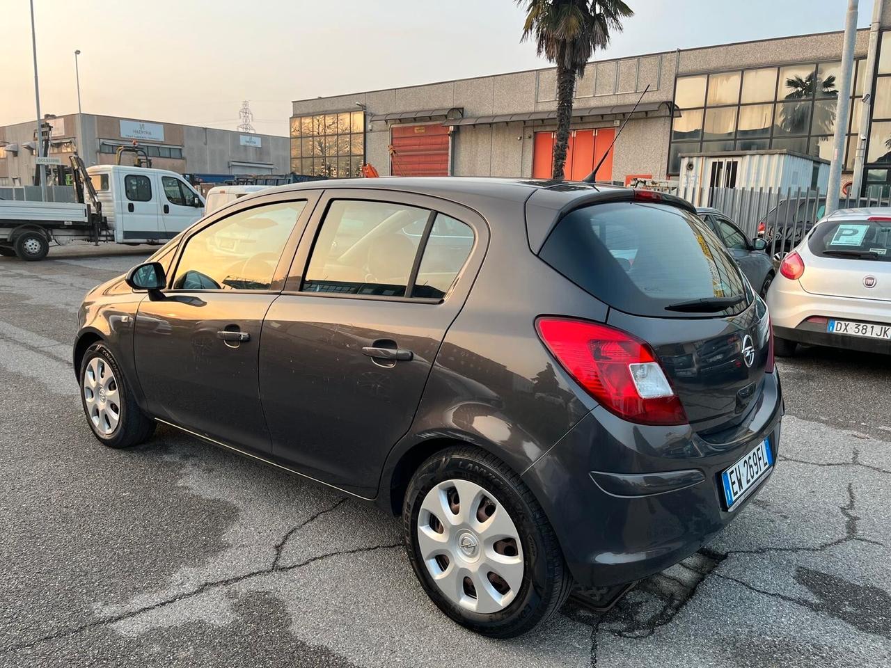 Opel Corsa 1.2 5 porte **NEOPATENTATI**