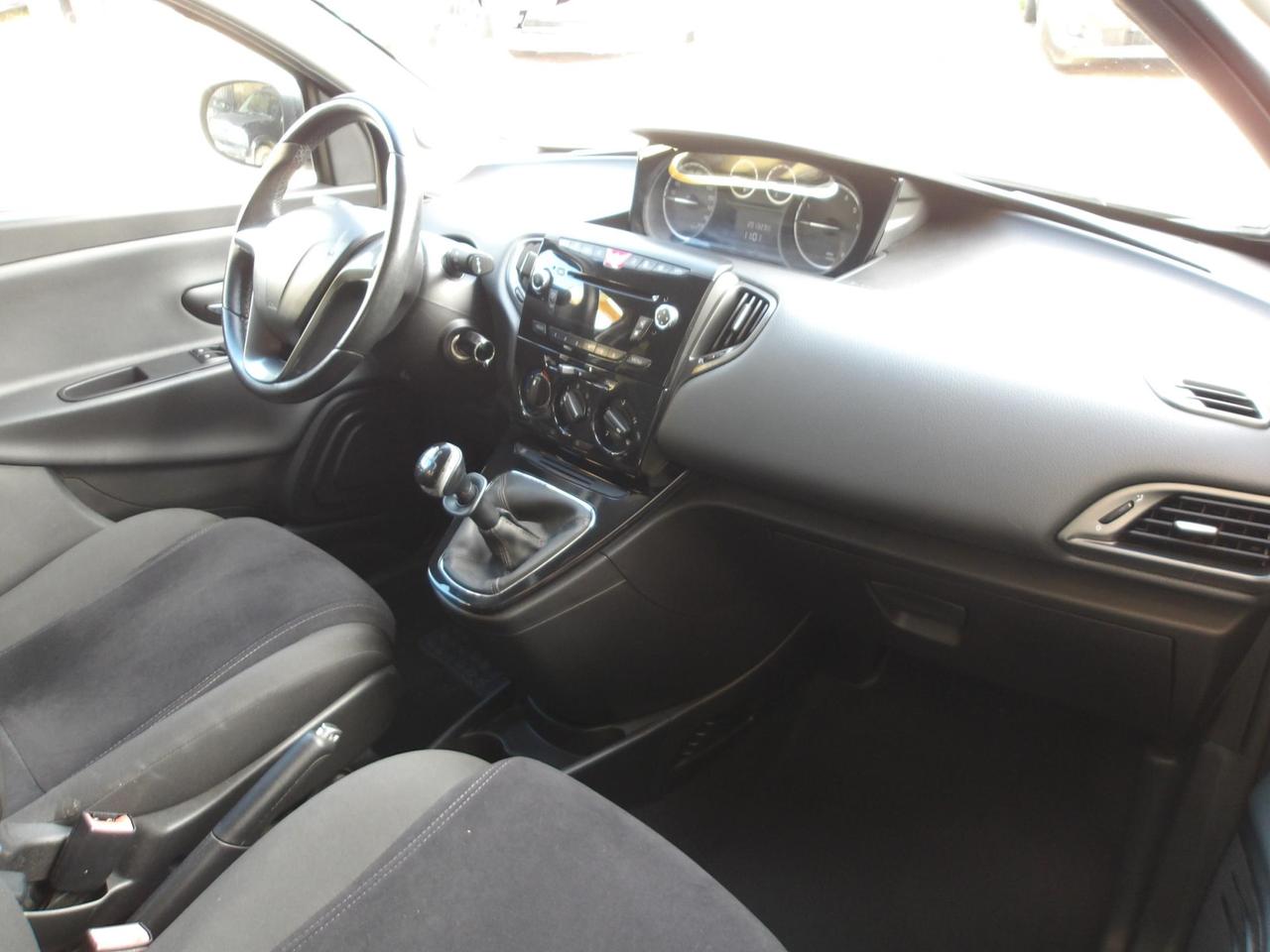 Lancia Ypsilon 5 Porte Ypsilon 1.2 8v Silver s&s 69cv