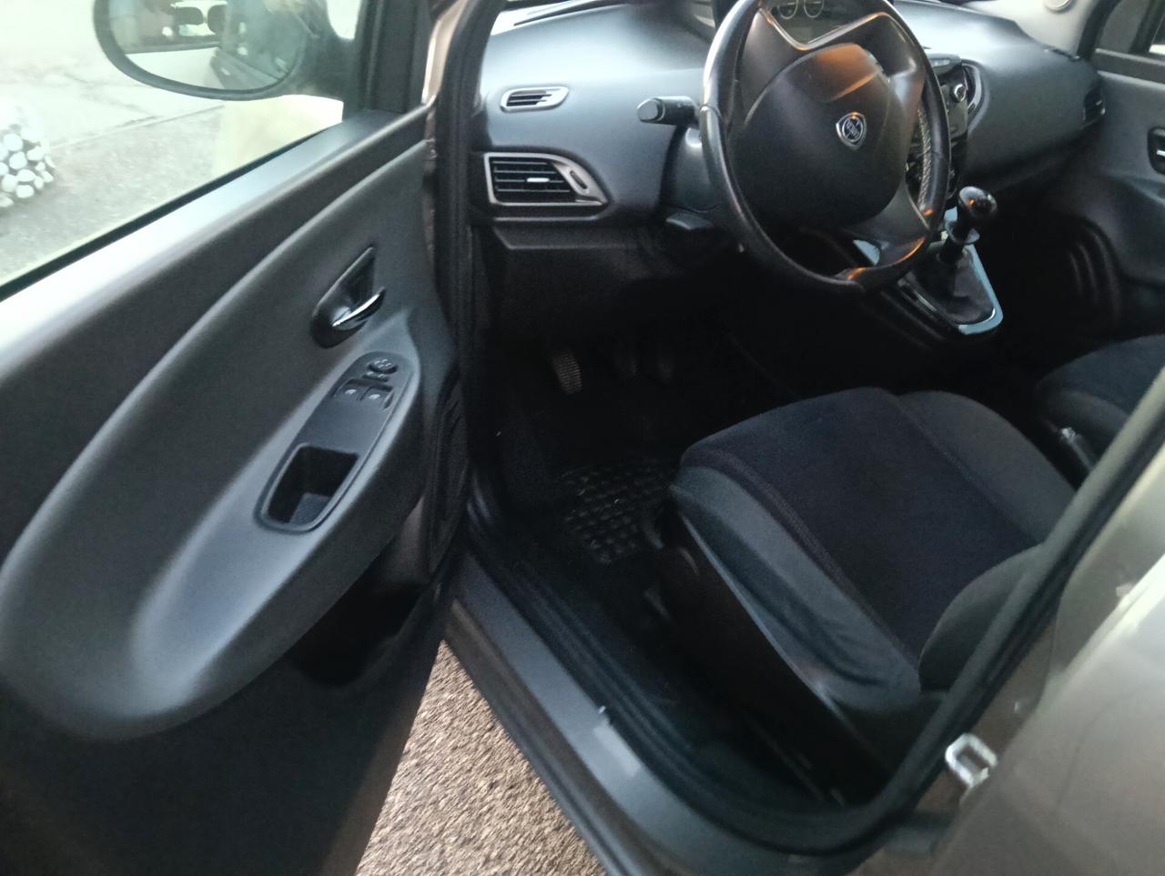 Lancia Ypsilon 1.2 69 CV 5 porte