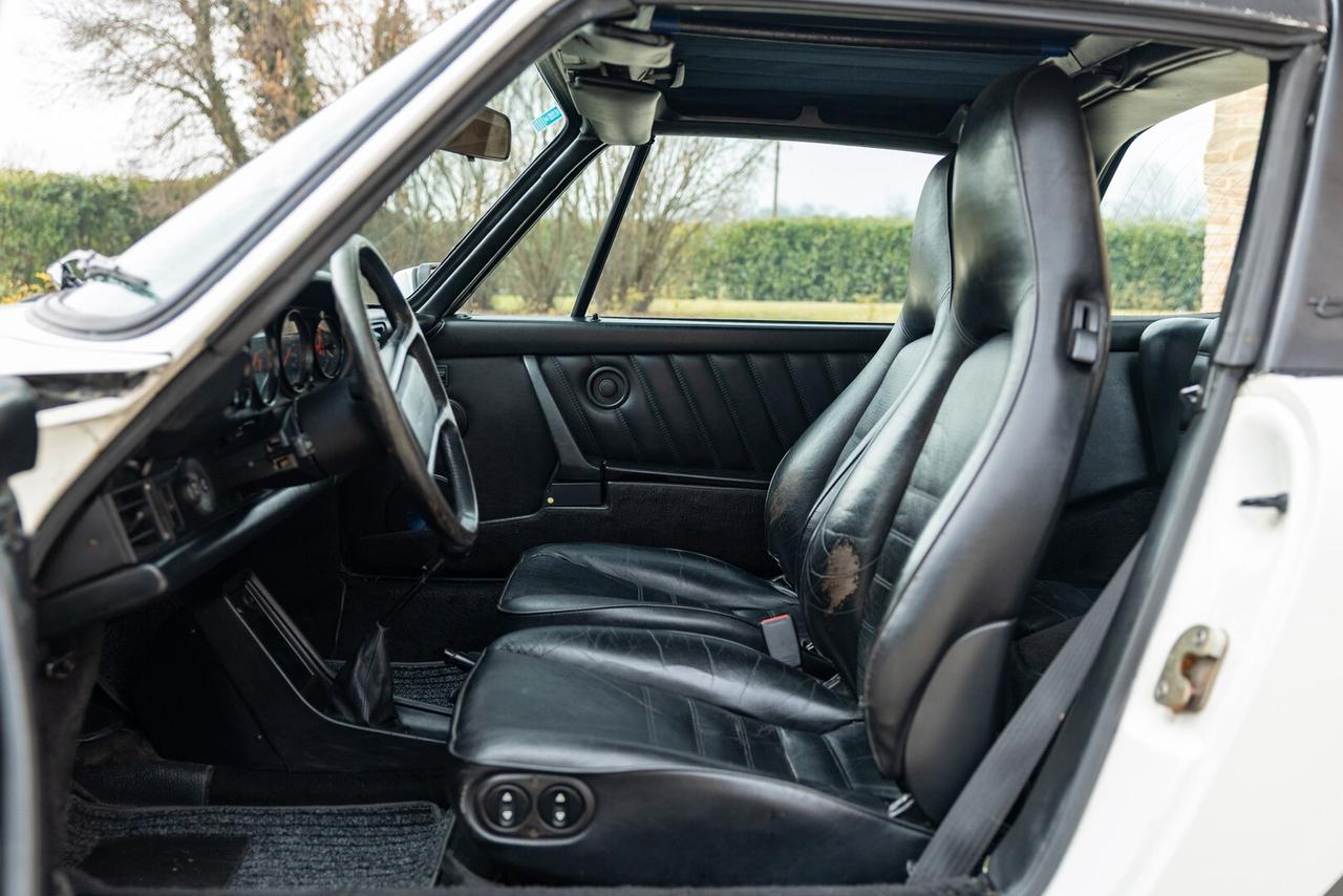 Porsche 911 CARRERA 3.2 G50 TARGA - RDS01800