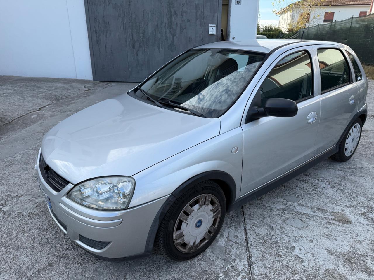 Opel Corsa 1.2 5 porte Cosmo 2006 no blocchi città