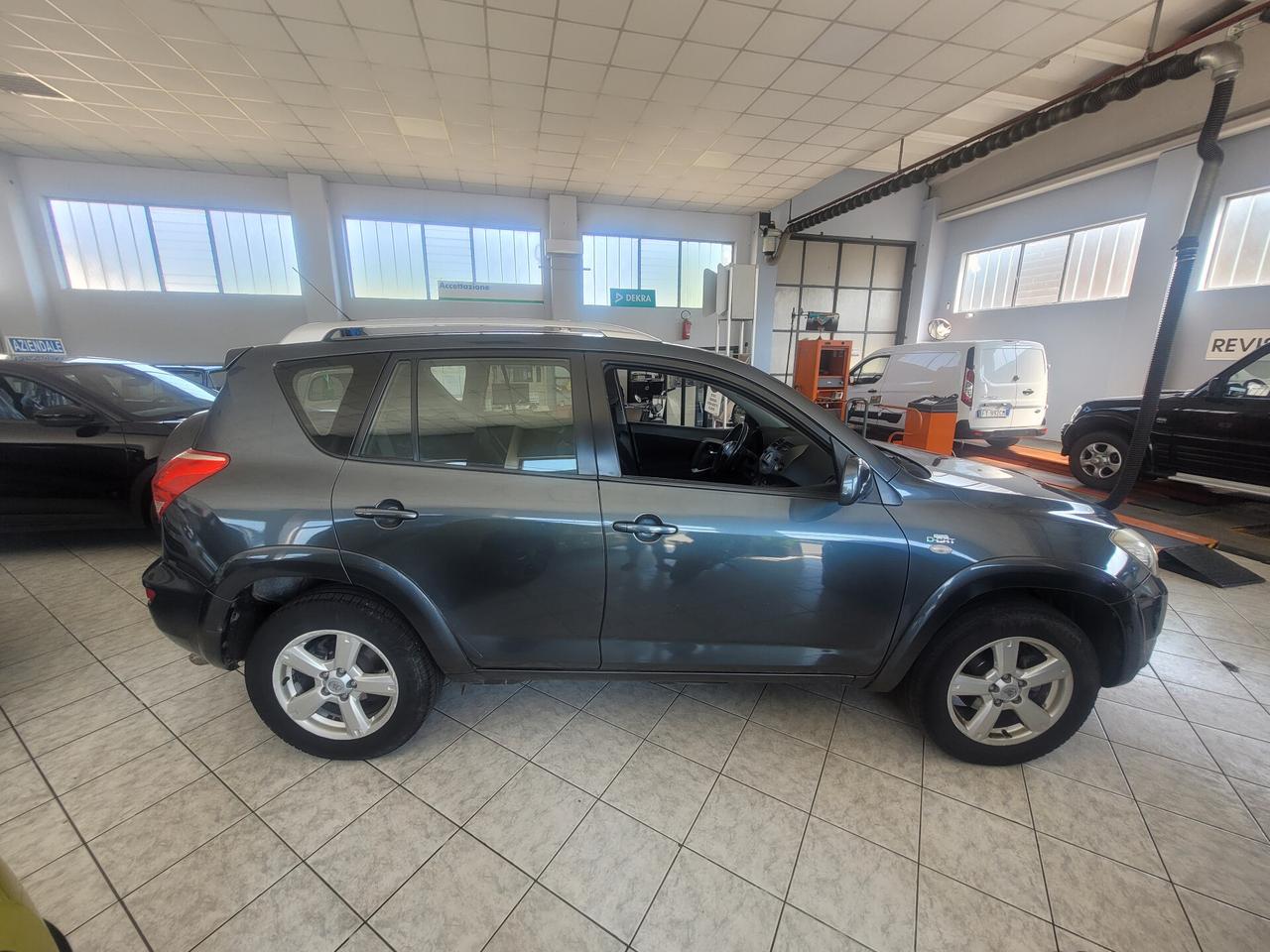 Toyota RAV 4 RAV4 2.2 D-4D 177 CV Luxury