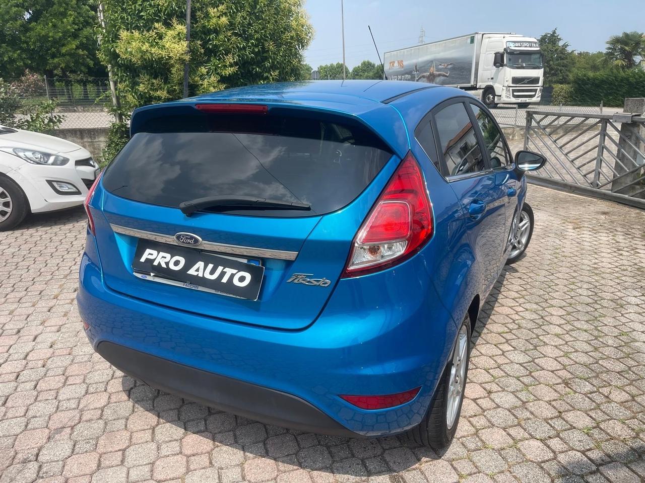Ford Fiesta 1.5 TDCi 75CV 5 porte Titanium