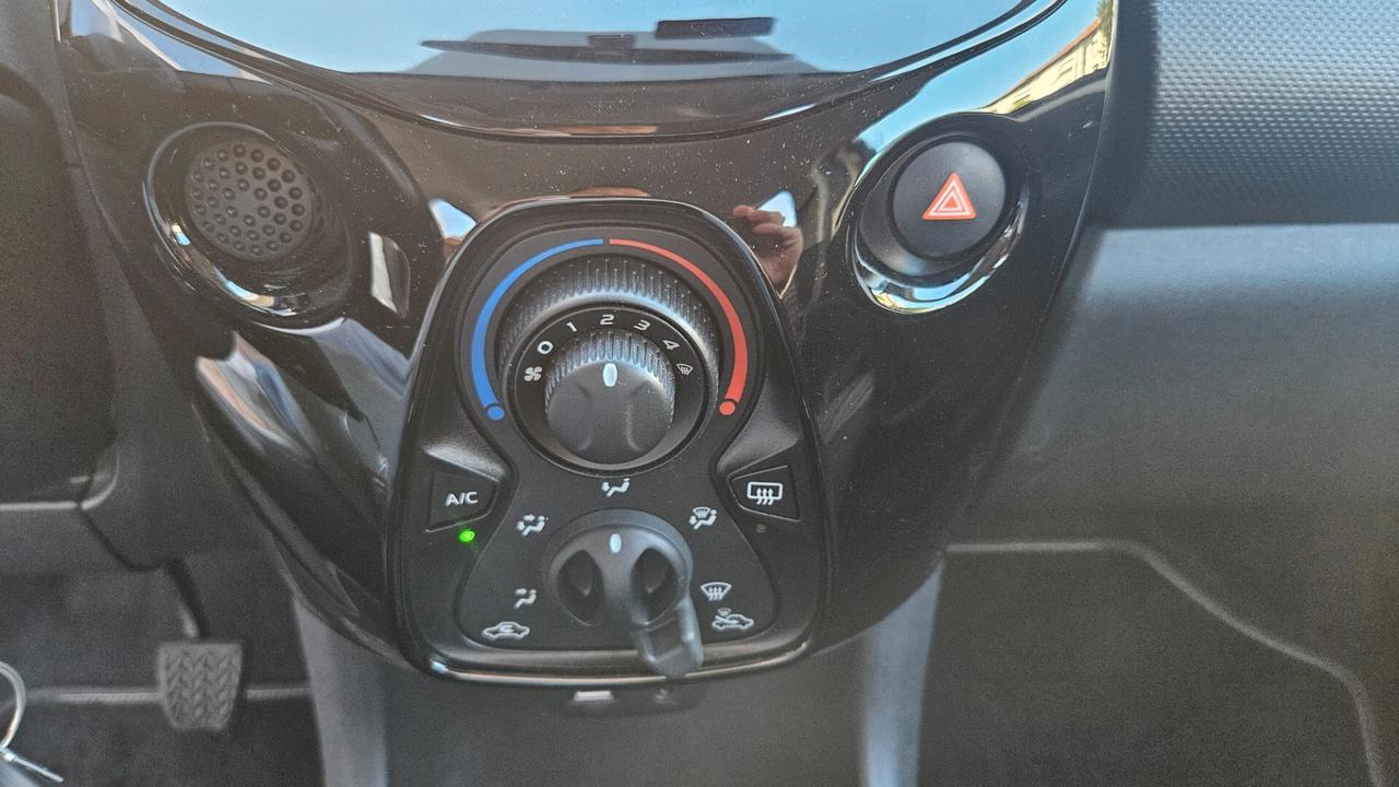 Citroen C1 5p 1.0 vti 72cv CAMBIO AUTO-CARPLAY