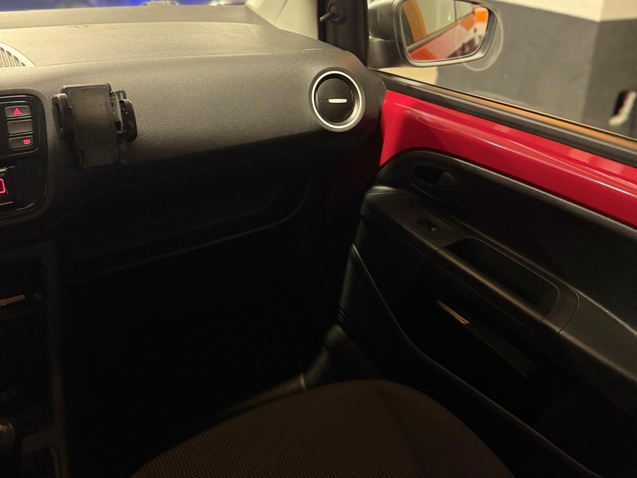 STUPENDA VOLKSWAGEN UP ADATTA A NEOPATENTATI UNICO PROPRIETARIO