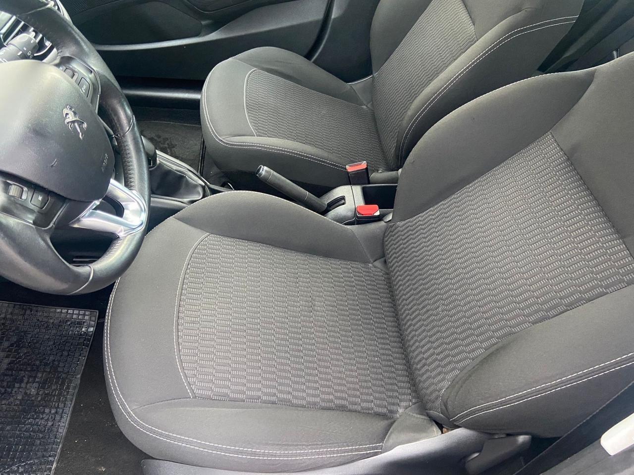 Peugeot 208 BlueHDi 75 5 porte Black Line