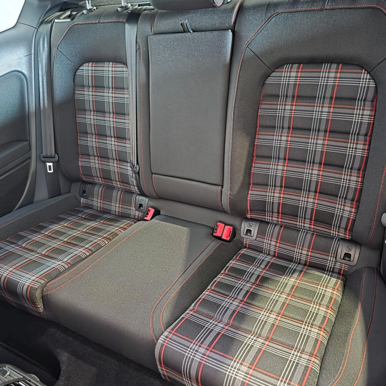 Volkswagen Golf GTI 2.0 TFSI