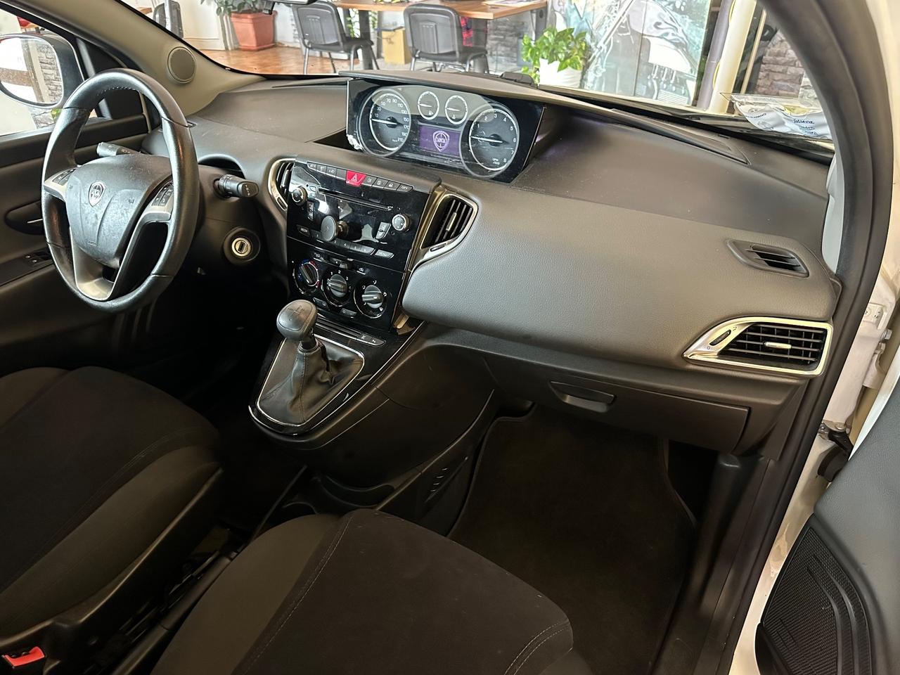 Lancia Ypsilon 0.9benz. Cambio automatico Gold