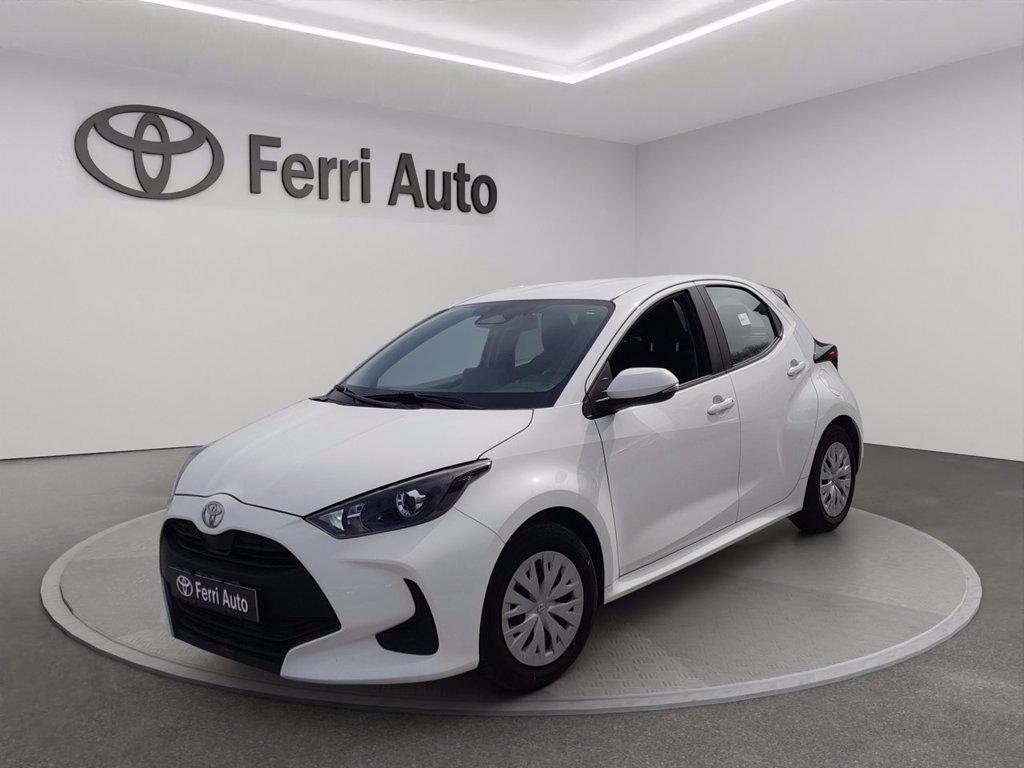 TOYOTA Yaris 1.5h active del 2025