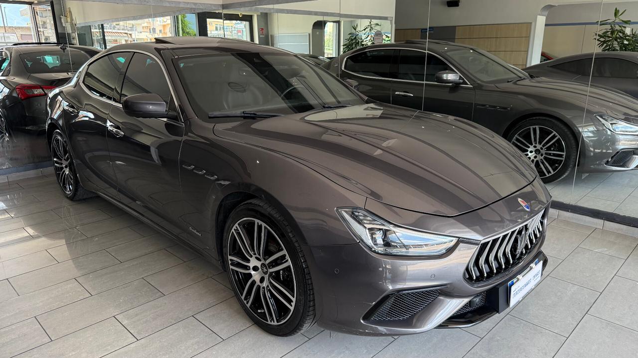 Maserati Ghibli V6 Diesel 275 CV Gransport TETTO