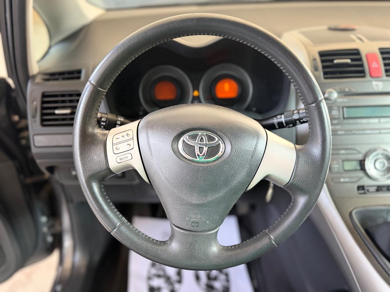 Toyota Auris 2.0 D-4D DPF 5 porte Sol NEOPATENTATI