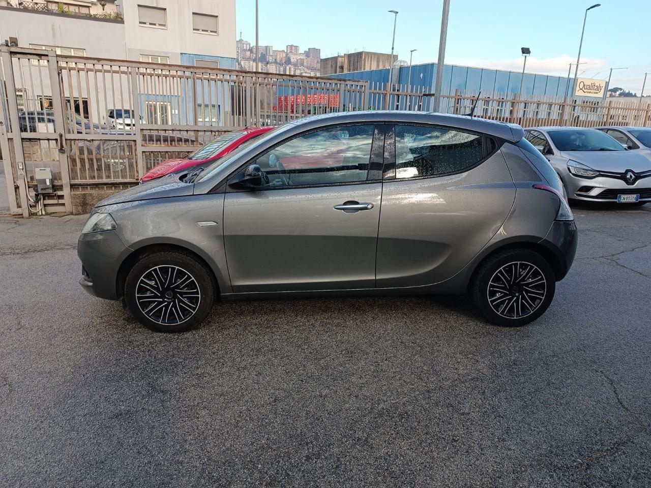 LANCIA Ypsilon 1.0 FireFly 5 porte S&S Hybrid Silver