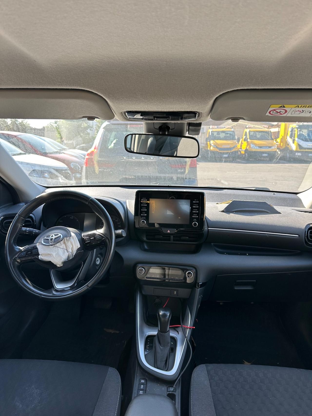 Toyota Yaris 1.5 Hybrid SINISTRATA