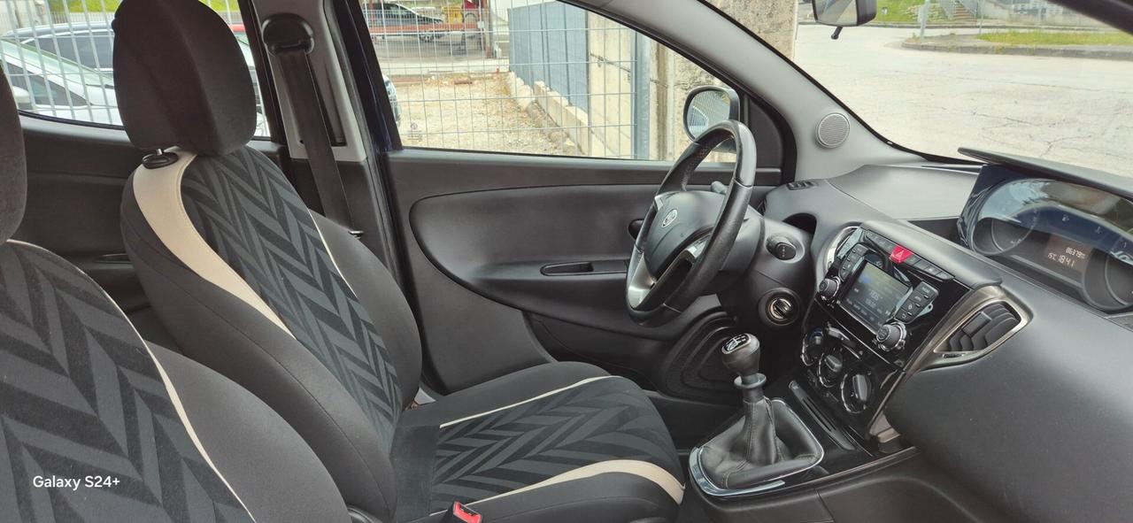 Lancia Ypsilon 1.2 69 CV 5 porte Gold NEOPATENTATI