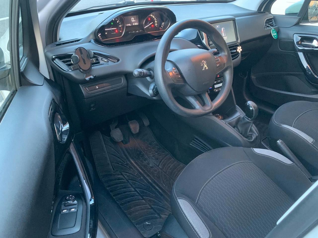 Peugeot 208 5 porte NEOPATENTATI