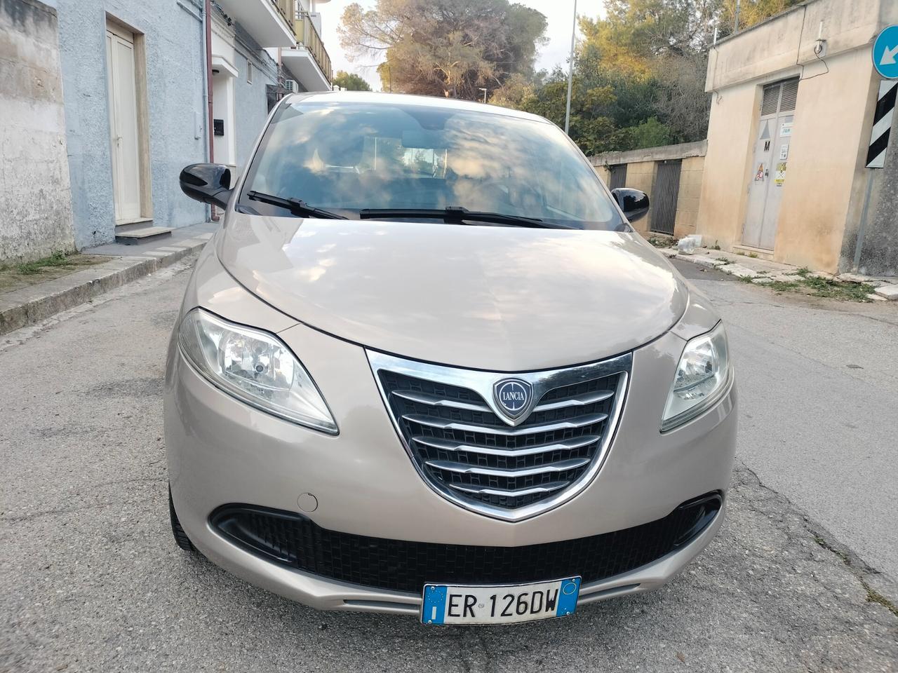 Lancia Ypsilon 0.9 TwinAir 85 CV 5 porte Metano Ecochic Gold