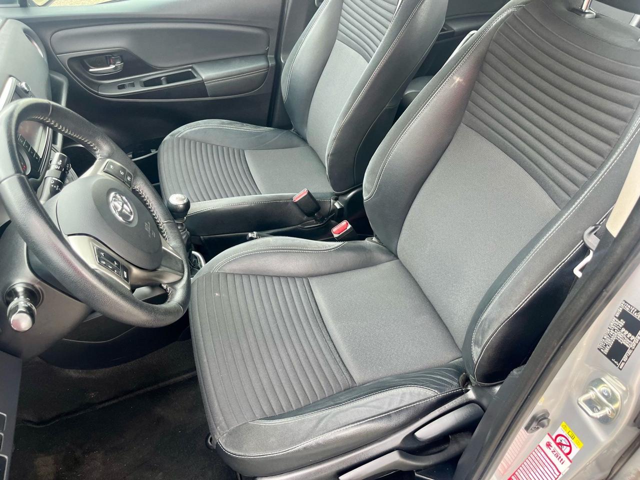 Toyota Yaris 1.3benz 2015 90.000km perfetta per neopatentati