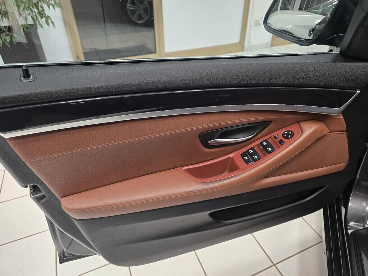 Bmw 530d Touring Business 245cv 2011