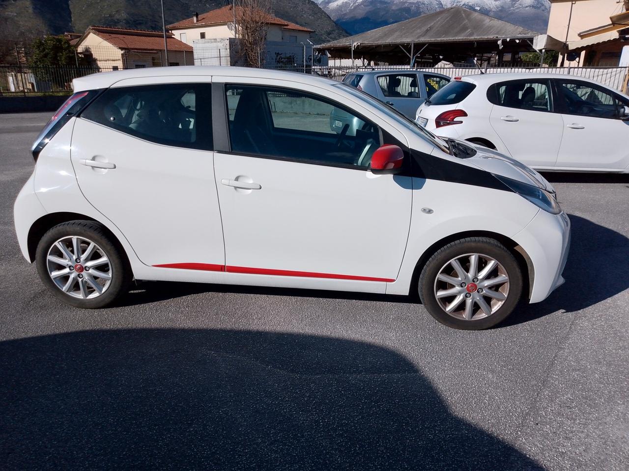 Toyota Aygo 1.0 VVT-i 69 CV 5 porte x-play