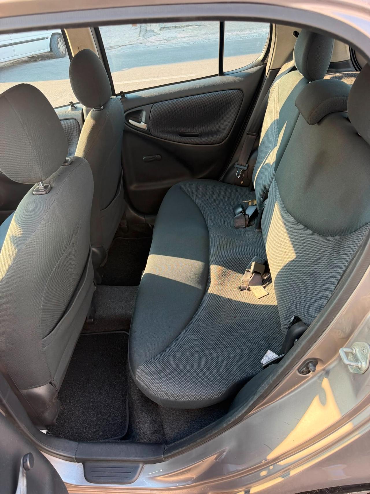 Toyota Yaris I 2003 5p 1.4 d-4d