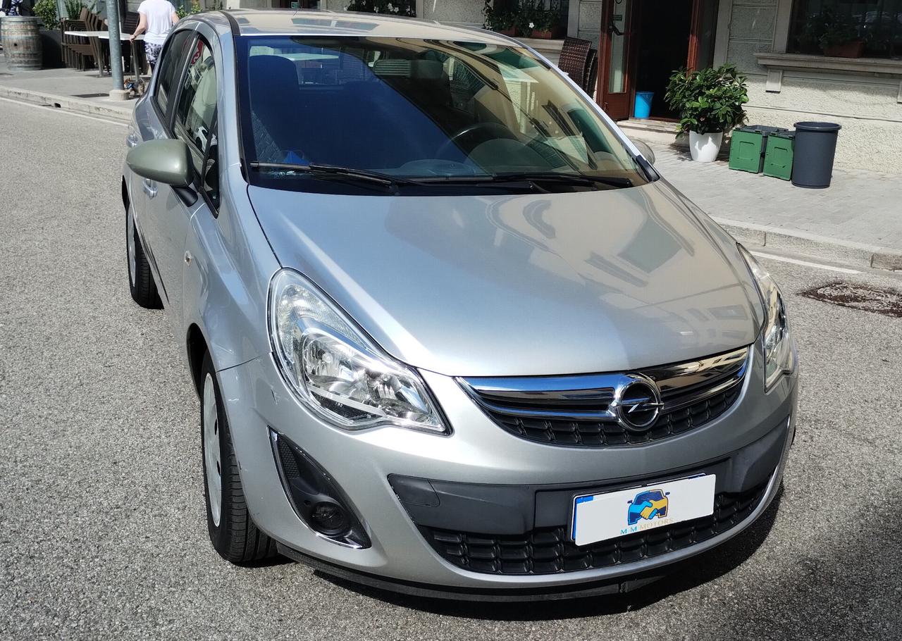 Opel Corsa 1.2 5 porte Club NEOPATENTATI