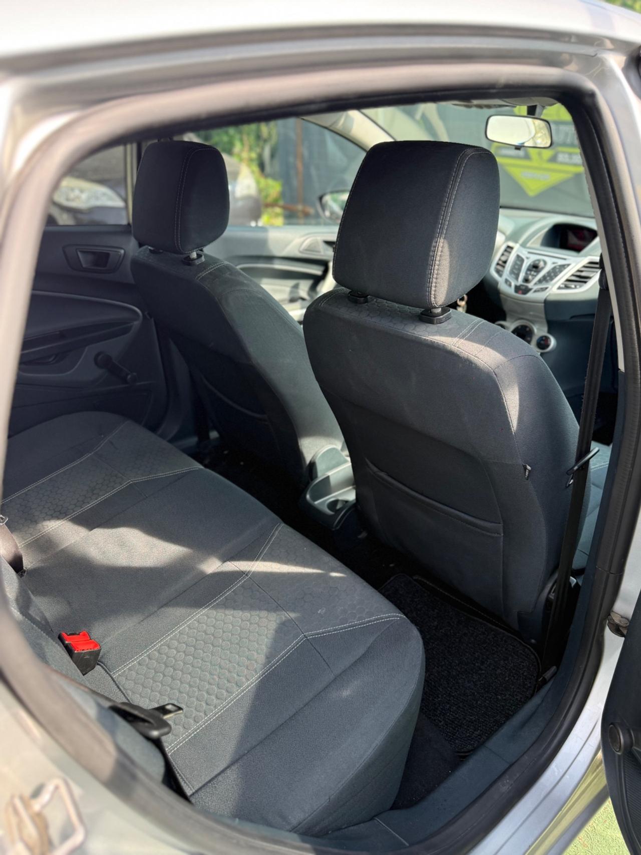 Ford FIESTA 1.4 GPL TITANIUM 5 PORTE NEOPATENTATI