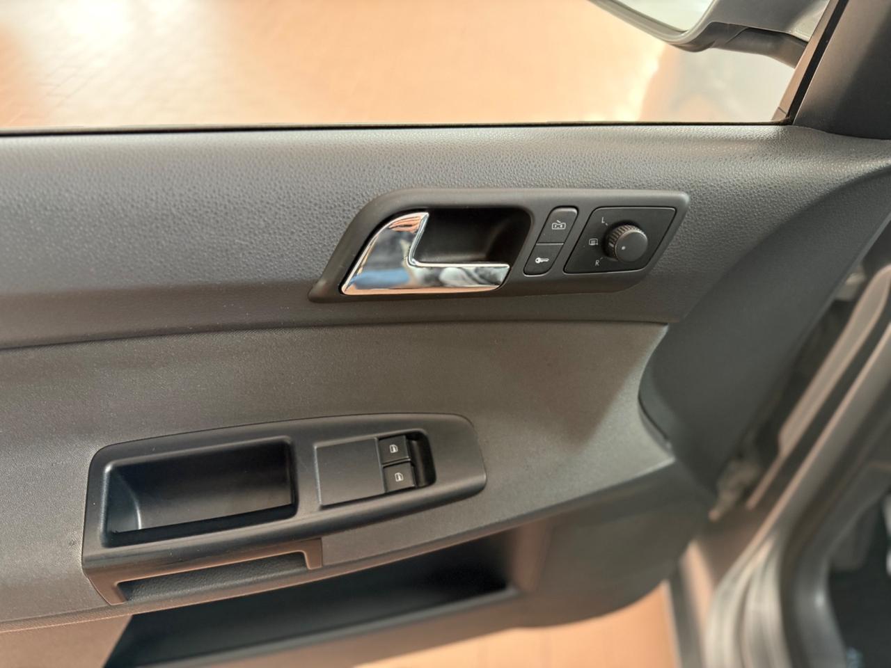 Volkswagen Polo 1.2benzina 64cv Neopatentati