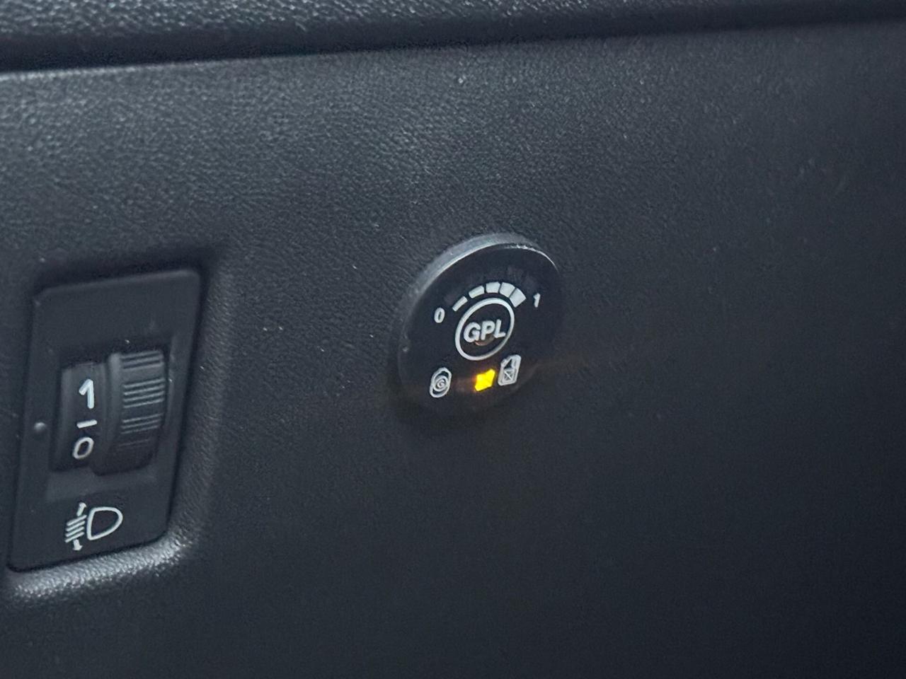 Peugeot 208 PureTech 82 5p. GPL Allure