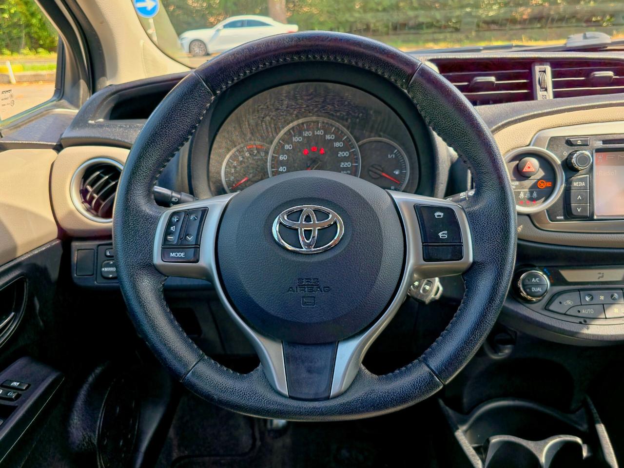 Toyota Yaris 1.0 5 porte Lounge 2012-E5B Manuale NEO