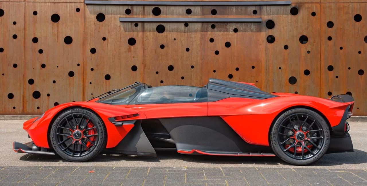 Aston Martin Valkyrie SPIDER *Q-COMMISSION*PIANO DA COLLEZIONE*