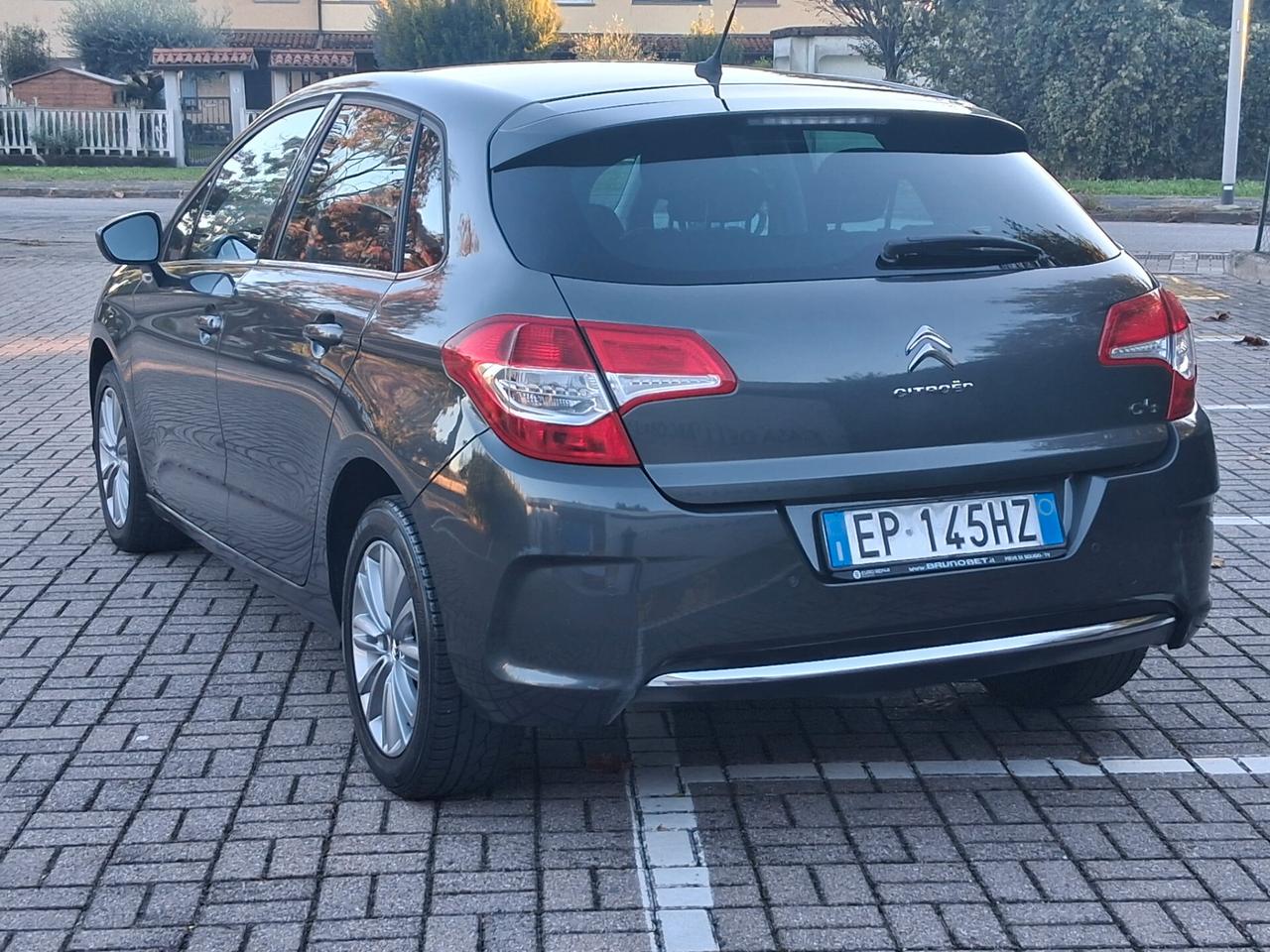 Citroen C4 1.4 VTi 95 Seduction..CELL 320 147 1147 WUATSAPP 3276540940