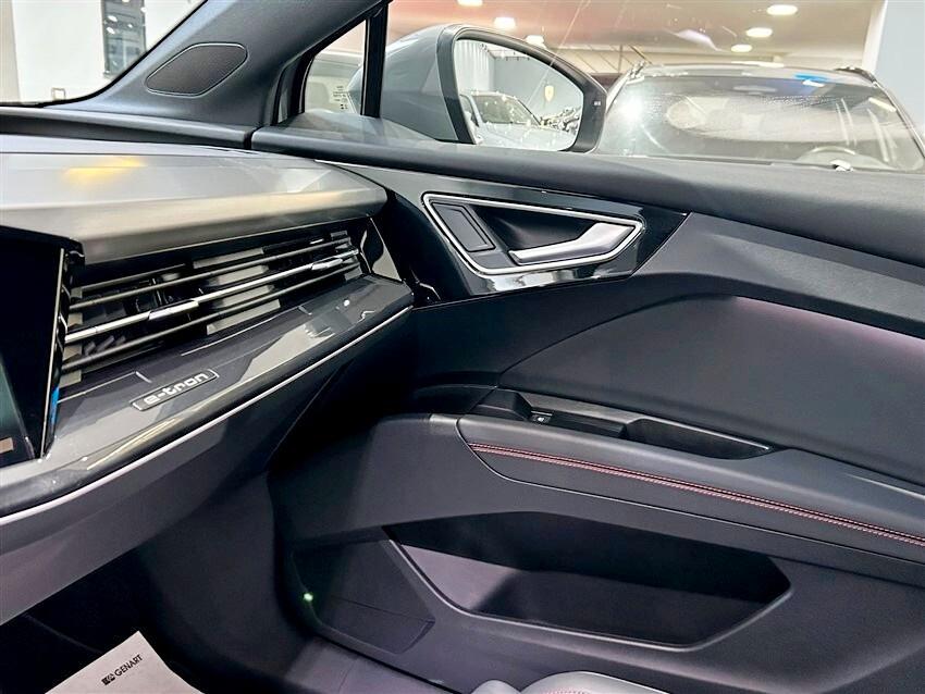 Audi Q4 50 e-tron quattro Business Advanced