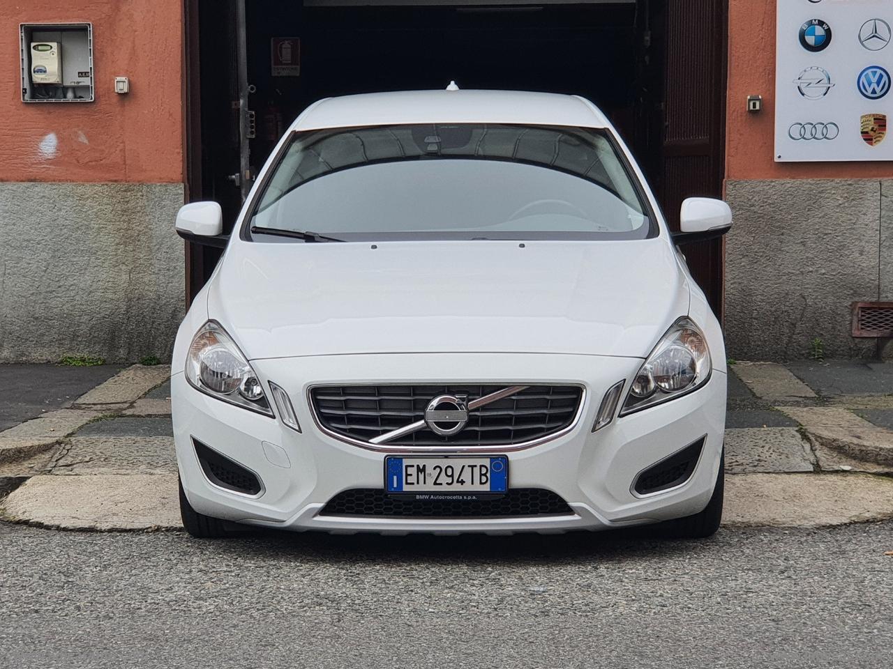 VOLVO V60 DRIVe