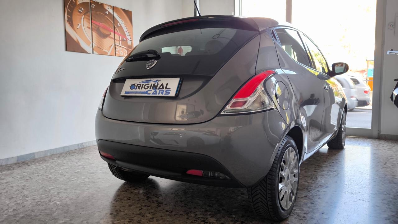 Lancia Ypsilon 1.2 69 CV 5 porte S&S Silver