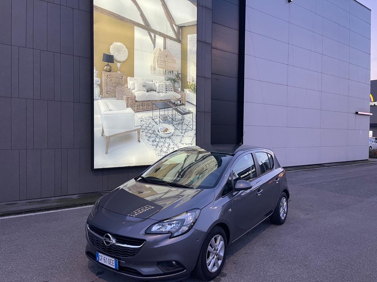 Opel Corsa 1.4 90CV 5 porte b-Color