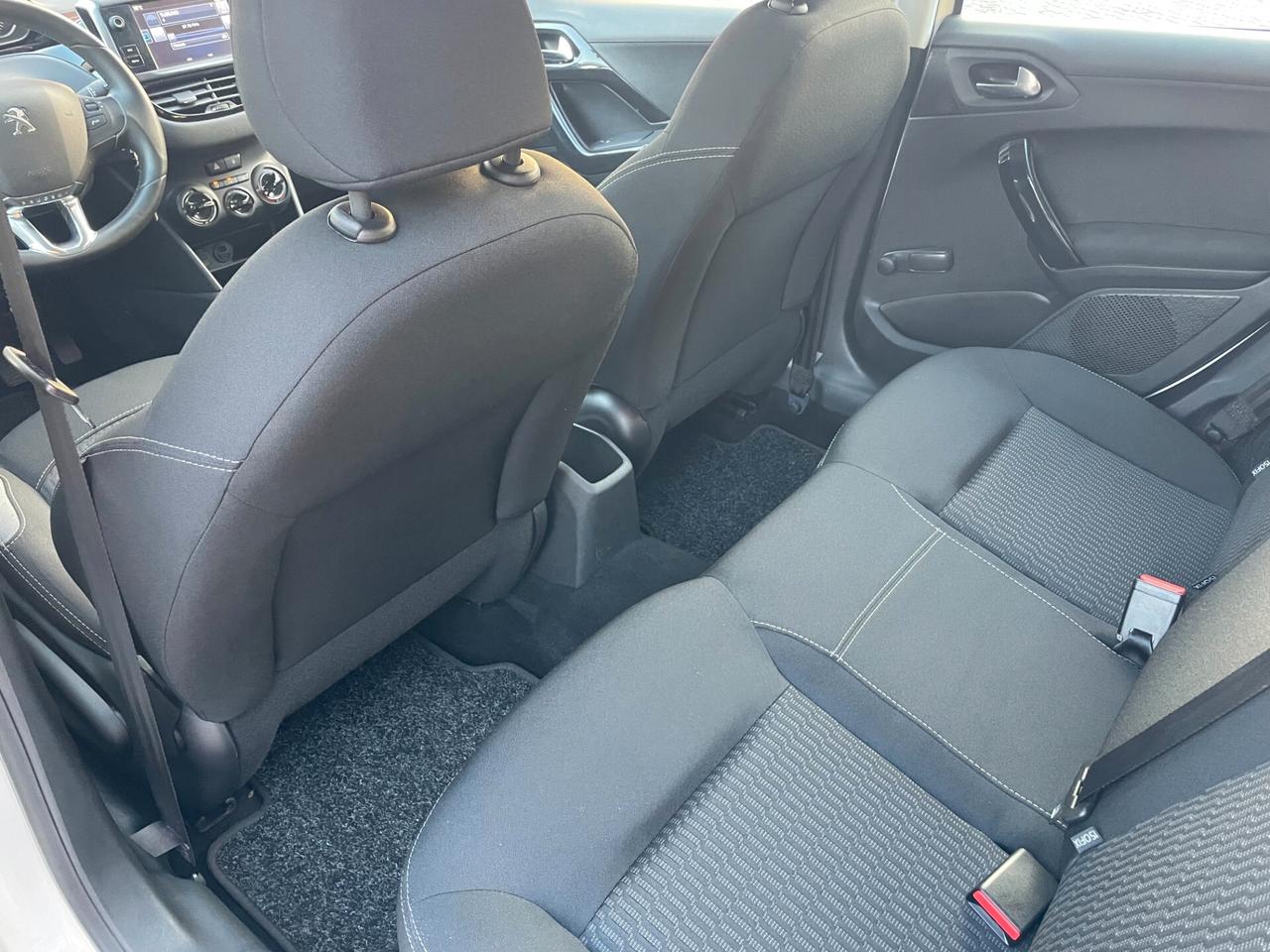 Peugeot 208 PureTech 82 5 porte Allure CINGHIA NUOVA !!!