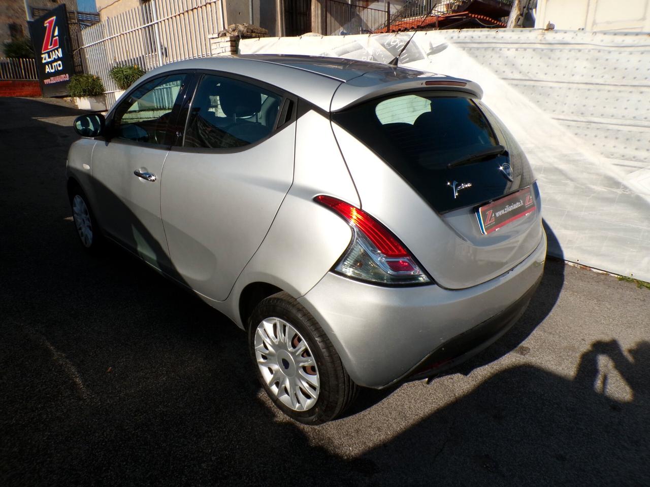 Lancia Ypsilon 1.2 69 CV 5 porte S&S Platinum