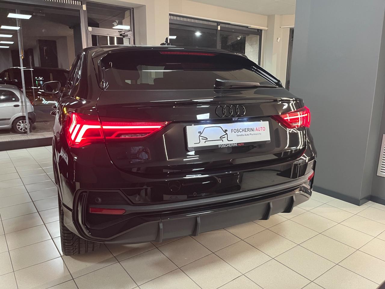 Audi Q3 SPB 35 TDI S-Line TOTAL BLACK!!