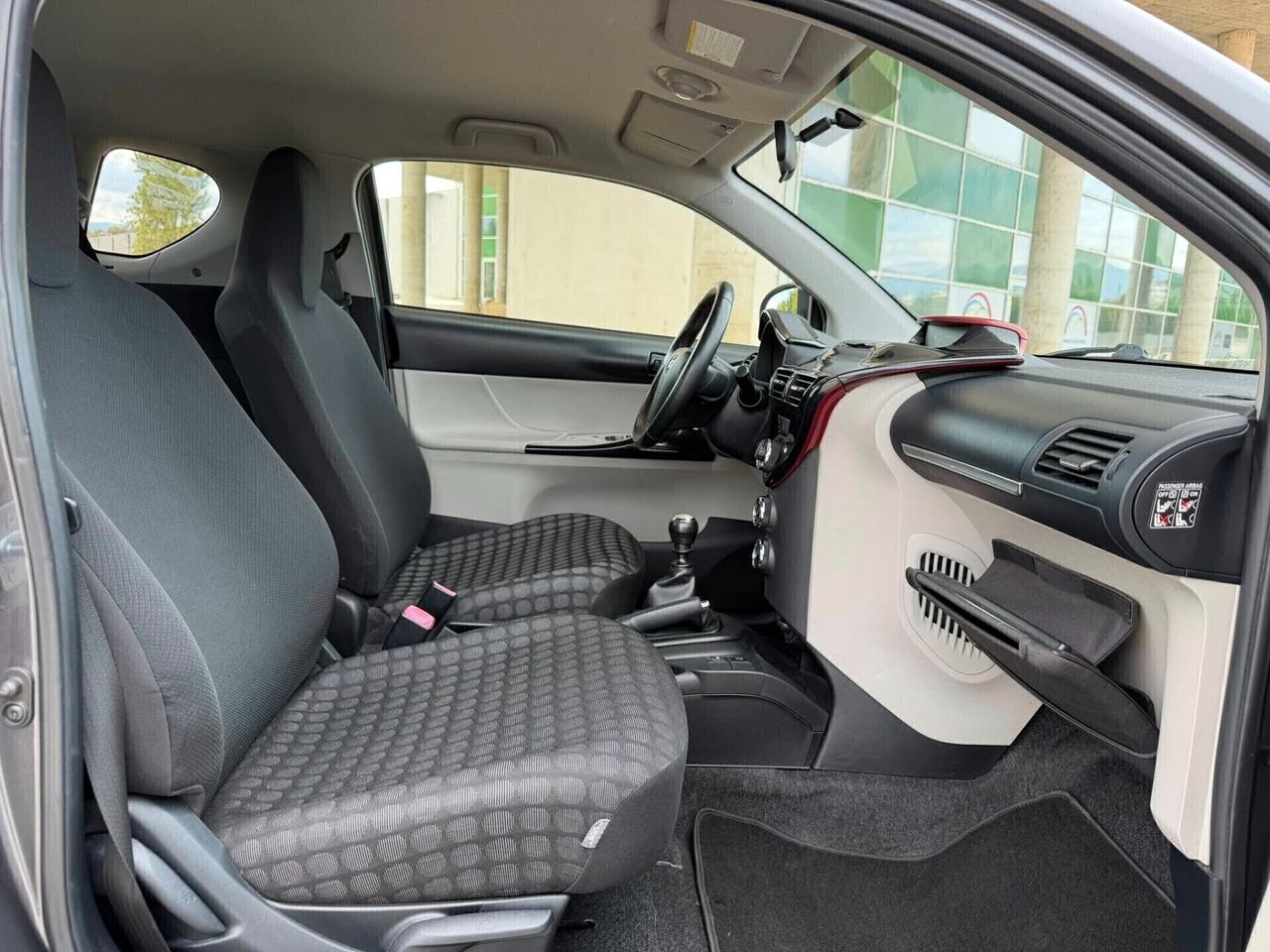 Toyota iQ 1.0 Lounge