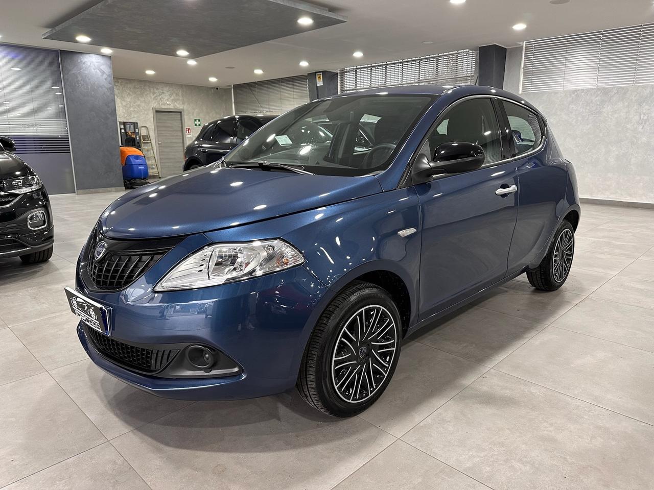 Lancia Ypsilon 1.0 69cv Hybrid 5 porte NEOPATENTATI